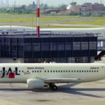 伊丹空港 日本航空 Japan Airlines-JAL Boeing 737-446 JA8995