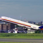 伊丹空港を離陸する日本エアシステムJA8370機。Japan Air System-JAS McDonnell Douglas MD-87 (DC-9-87) /Aircraft Registration Number : JA8370