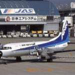 伊丹空港を出発するエアーニッポンJA8772機。Air Nippon ANK NAMC YS-11A-500 /Aircraft Registration Number : JA8772